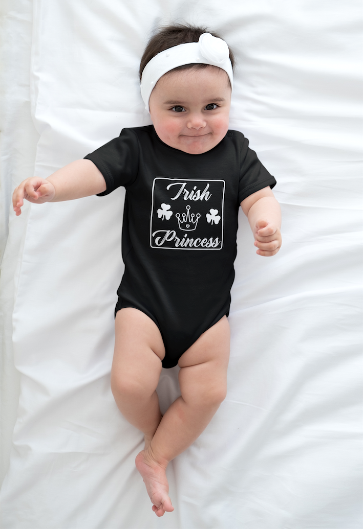Klassischer Baby-Strampler „Irish Princess“.