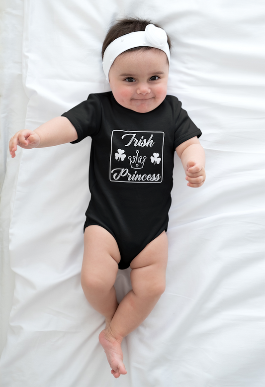 Klassischer Baby-Strampler „Irish Princess“.